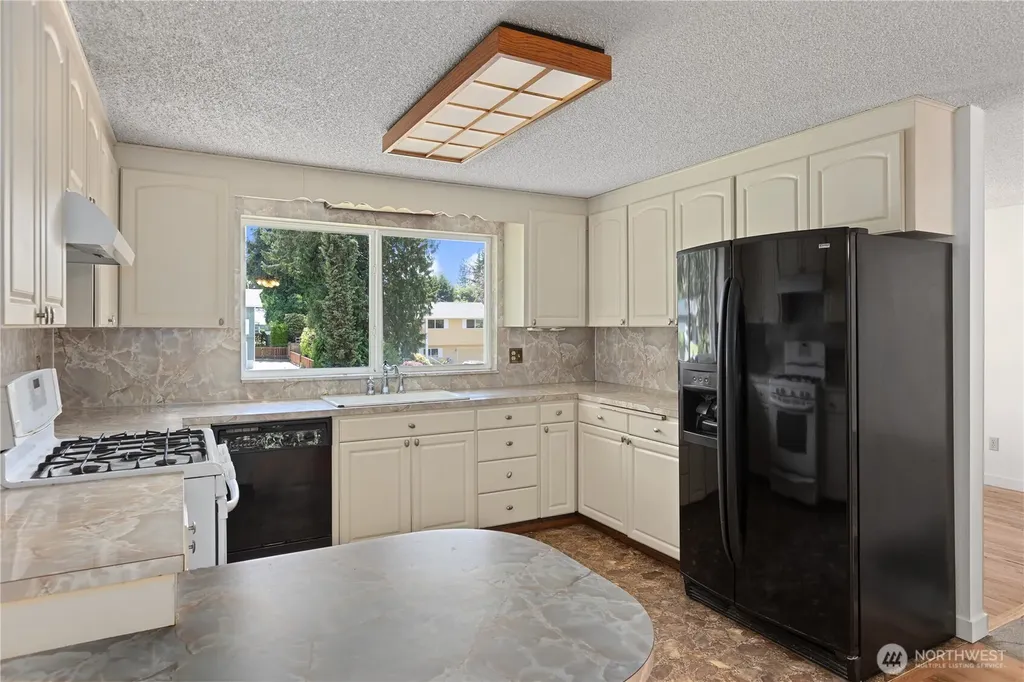 4907 181st Place SW Lynnwood WA 98037
