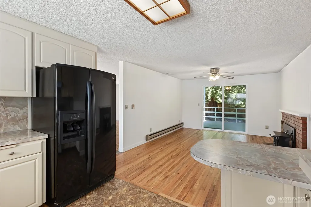 4907 181st Place SW Lynnwood WA 98037