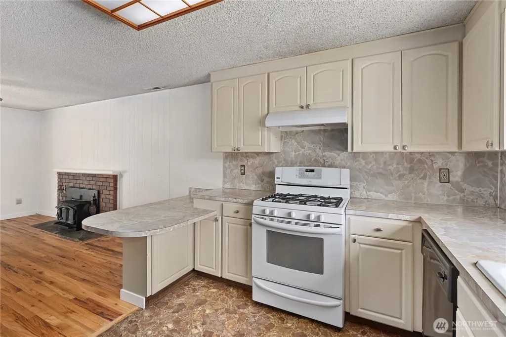 4907 181st Place SW Lynnwood WA 98037