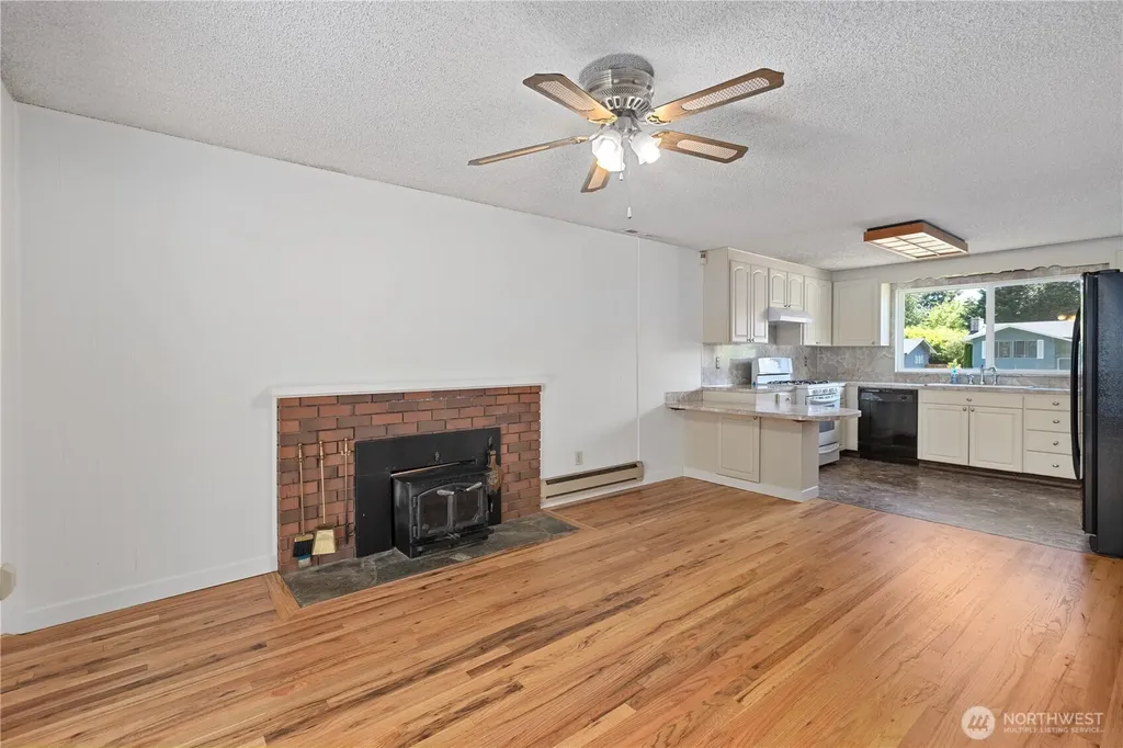 4907 181st Place SW Lynnwood WA 98037