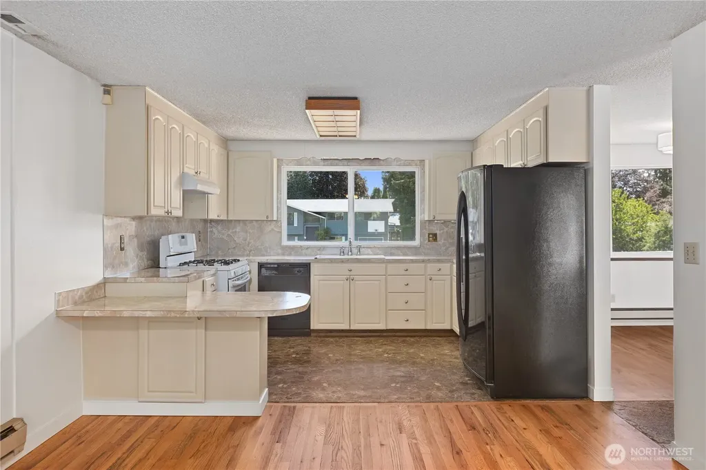 4907 181st Place SW Lynnwood WA 98037