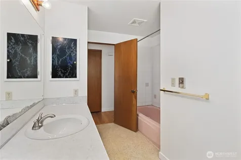 4907 181st Place SW Lynnwood WA 98037