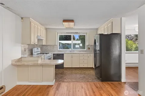 4907 181st Place SW Lynnwood WA 98037