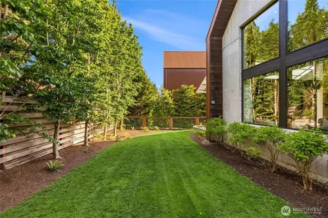 4670 Flying Goat Avenue NE Bainbridge Island WA 98110