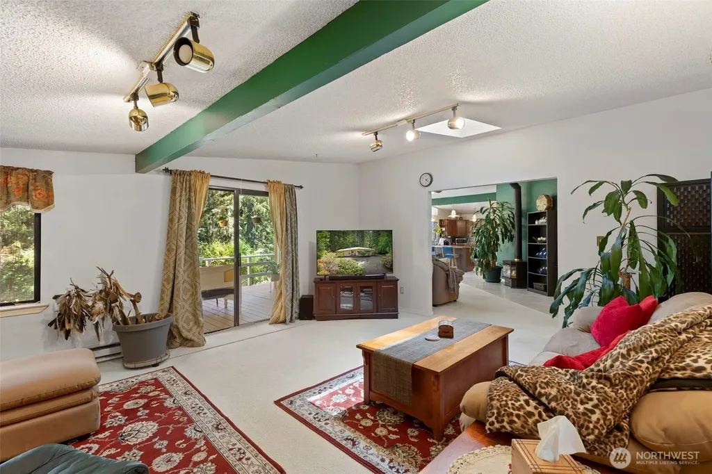 91 E Jack Pine Lane Union WA 98592