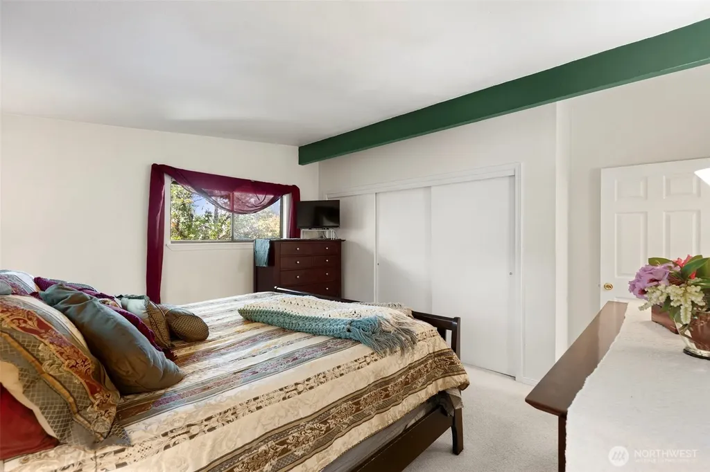 91 E Jack Pine Lane Union WA 98592