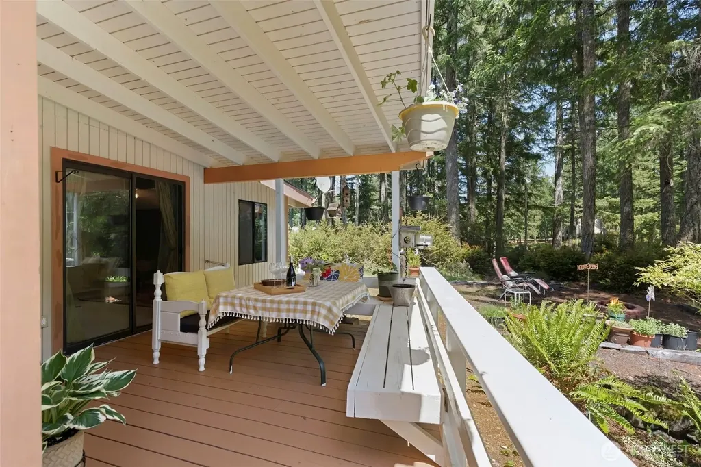 91 E Jack Pine Lane Union WA 98592