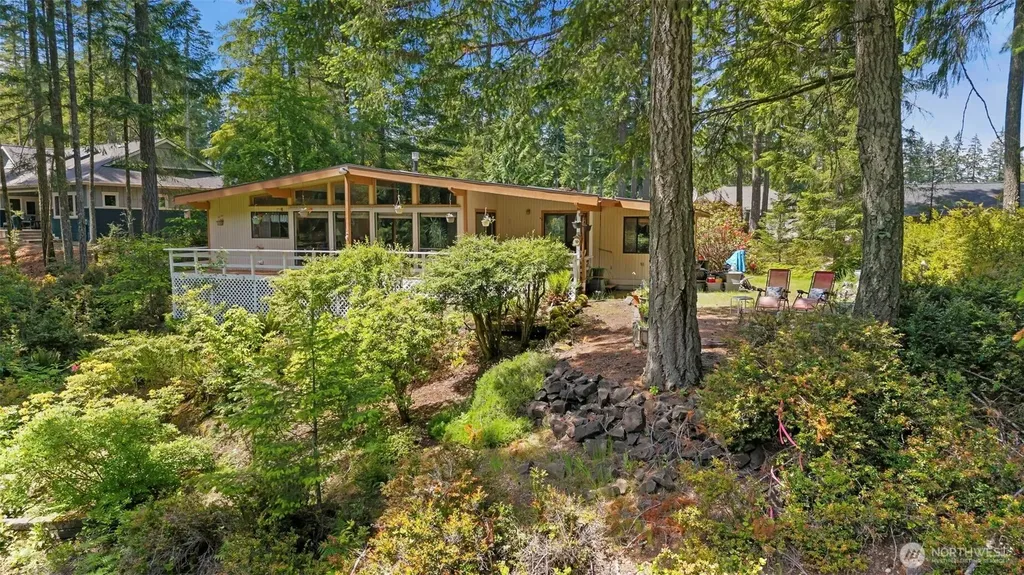 91 E Jack Pine Lane Union WA 98592