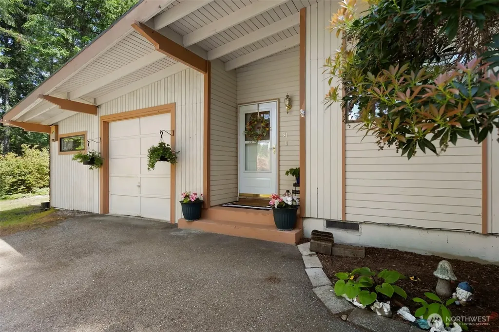 91 E Jack Pine Lane Union WA 98592