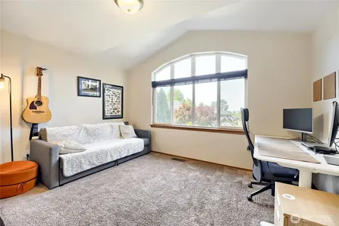 2412 21st Avenue Ct SE Puyallup WA 98372