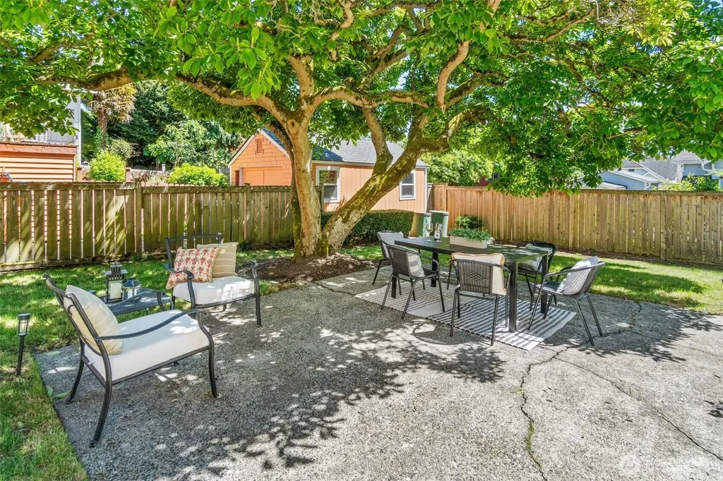 943 NW 60th Street Seattle WA 98107