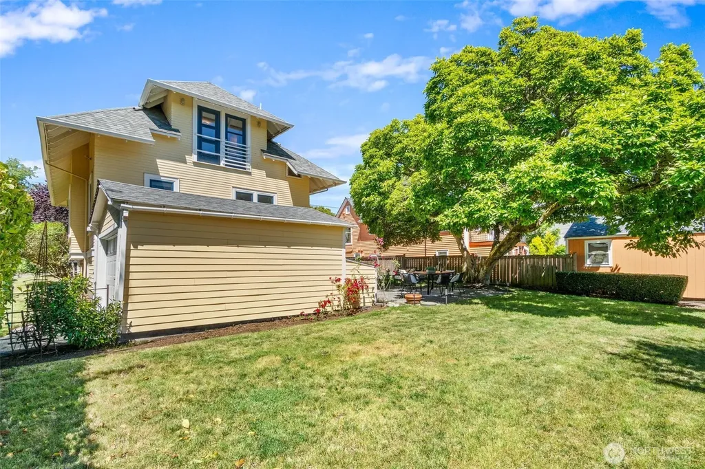 943 NW 60th Street Seattle WA 98107