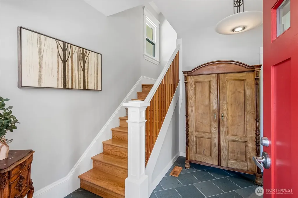 943 NW 60th Street Seattle WA 98107