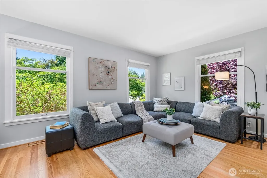 943 NW 60th Street Seattle WA 98107