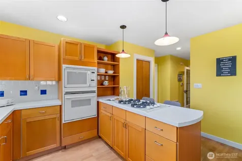 943 NW 60th Street Seattle WA 98107