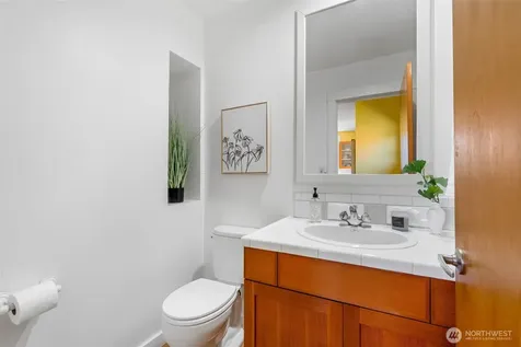 943 NW 60th Street Seattle WA 98107