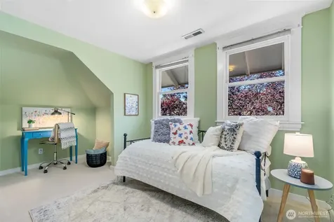 943 NW 60th Street Seattle WA 98107