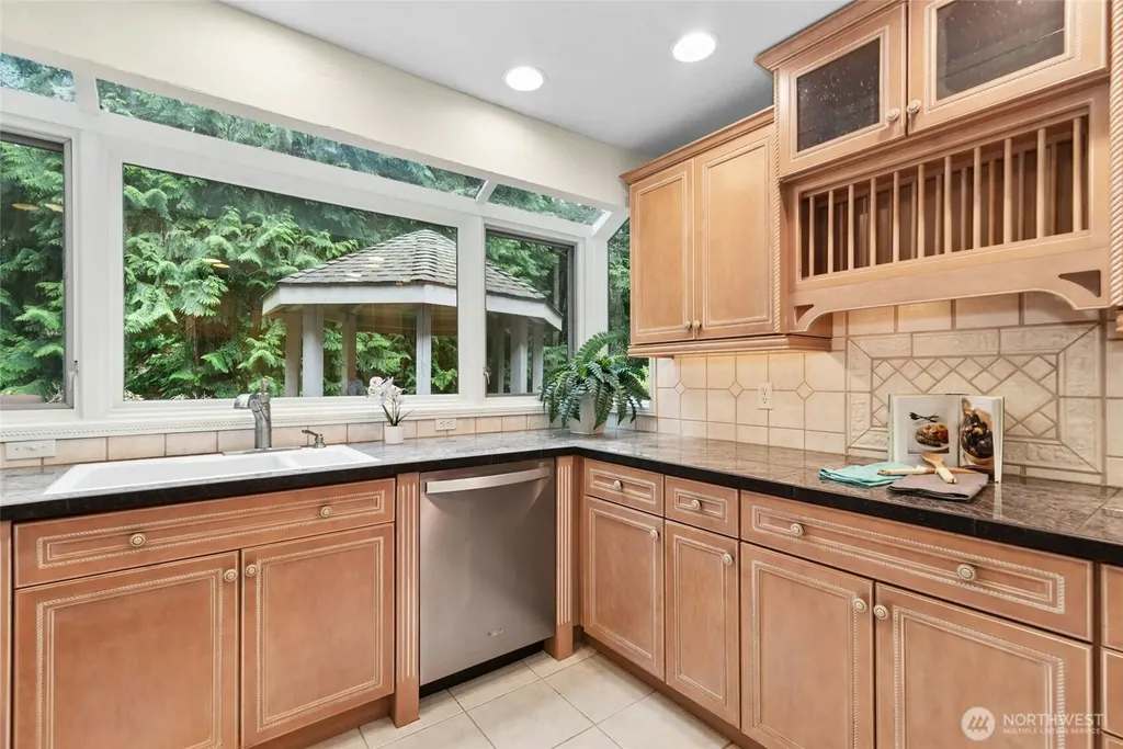 24705 SE Mirrormont Way Issaquah WA 98027