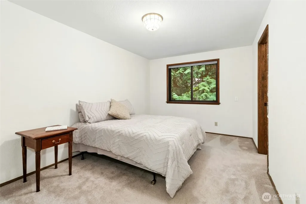 24705 SE Mirrormont Way Issaquah WA 98027