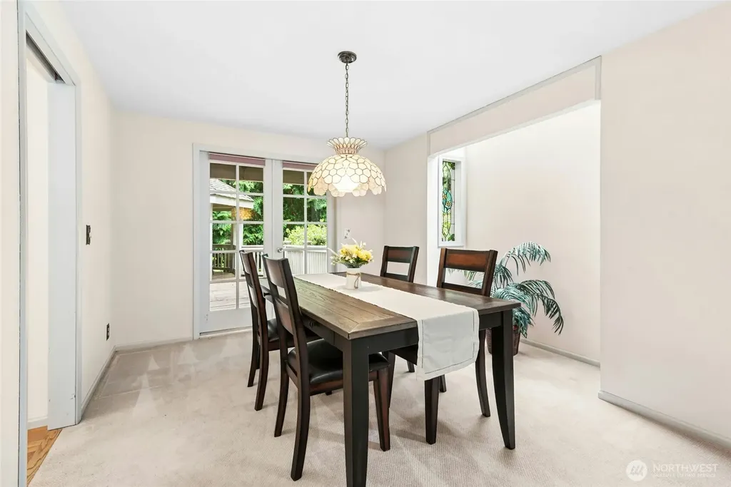 24705 SE Mirrormont Way Issaquah WA 98027