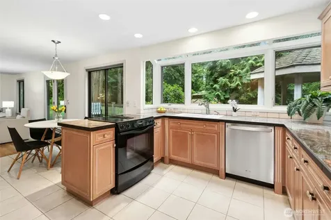 24705 SE Mirrormont Way Issaquah WA 98027