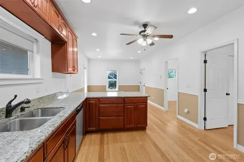 1823 Summit Avenue Everett WA 98201