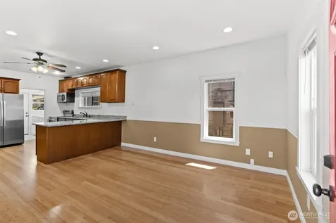 1823 Summit Avenue Everett WA 98201