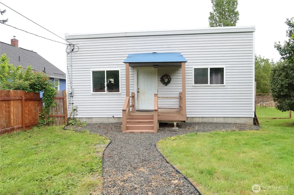 1405 Flower Avenue Port Orchard WA 98366
