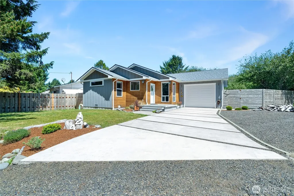 124 N Wynoochee Drive SW Ocean Shores WA 98569