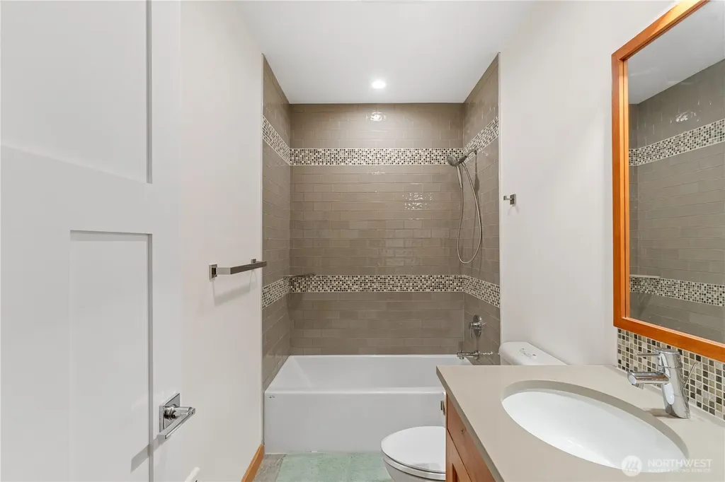 124 N Wynoochee Drive SW Ocean Shores WA 98569