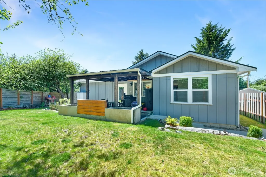 124 N Wynoochee Drive SW Ocean Shores WA 98569