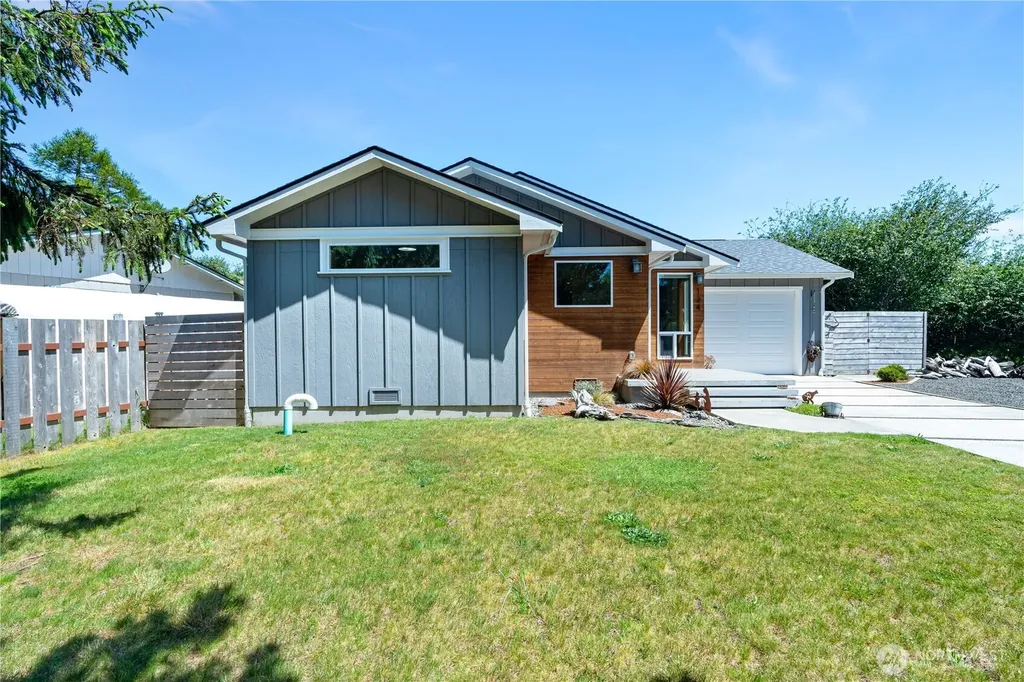 124 N Wynoochee Drive SW Ocean Shores WA 98569