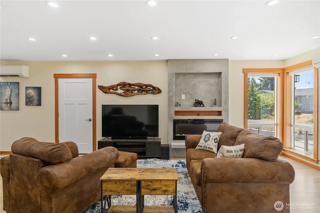 124 N Wynoochee Drive SW Ocean Shores WA 98569