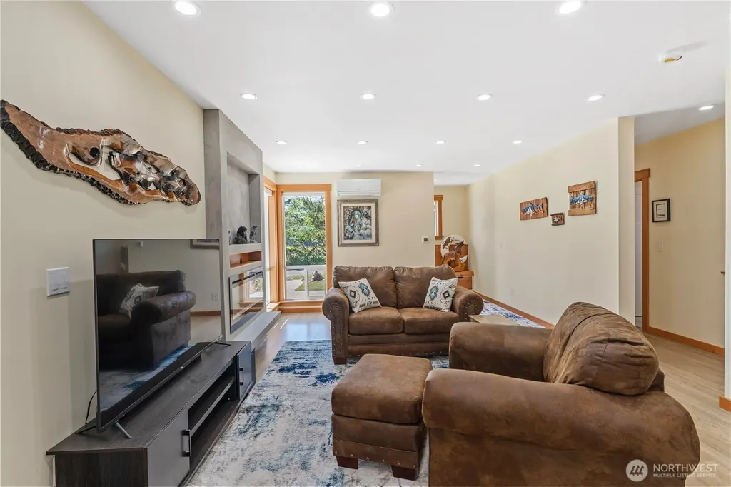 124 N Wynoochee Drive SW Ocean Shores WA 98569