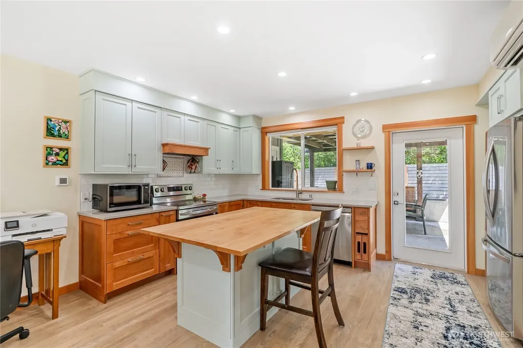 124 N Wynoochee Drive SW Ocean Shores WA 98569