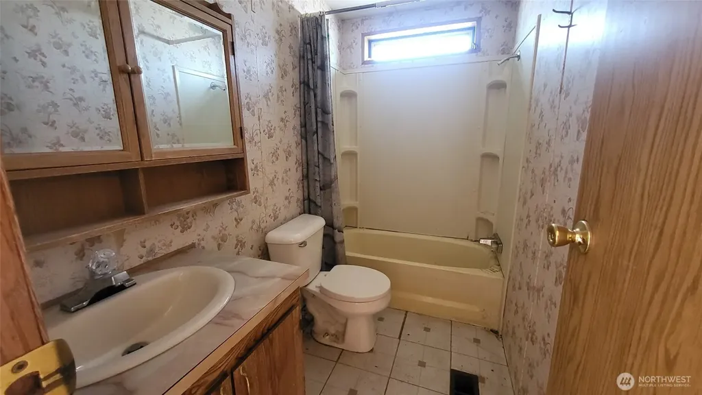 2750 NE Road 16 Soap Lake WA 98851
