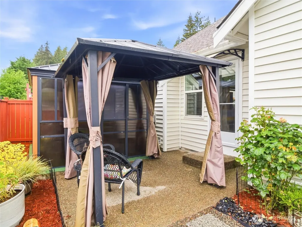 3709 4th Avenue NW Olympia WA 98502