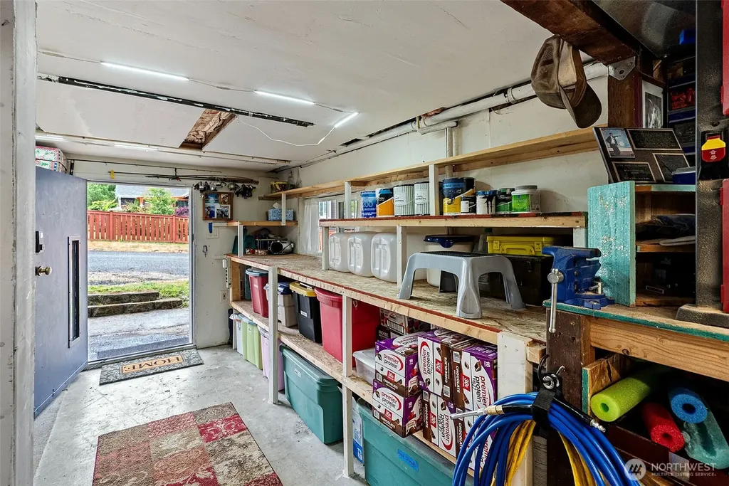 8016 E Daniels Loop Port Orchard WA 98366