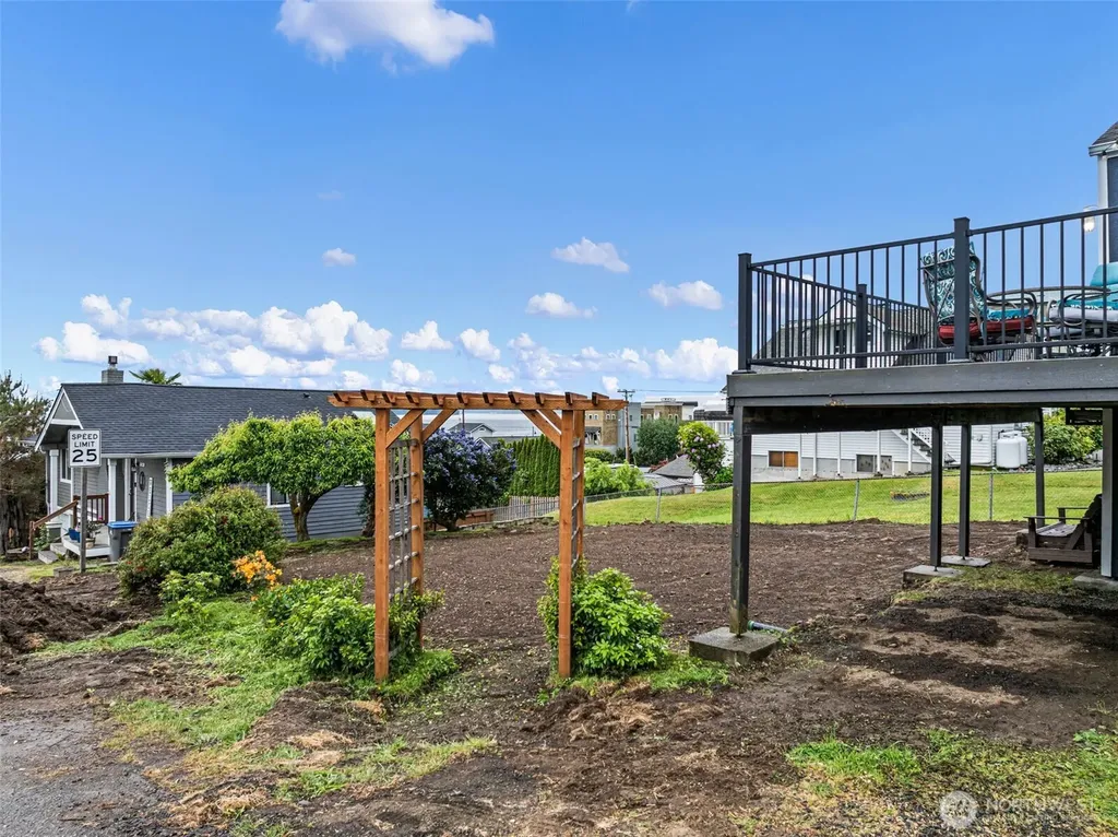 8016 E Daniels Loop Port Orchard WA 98366