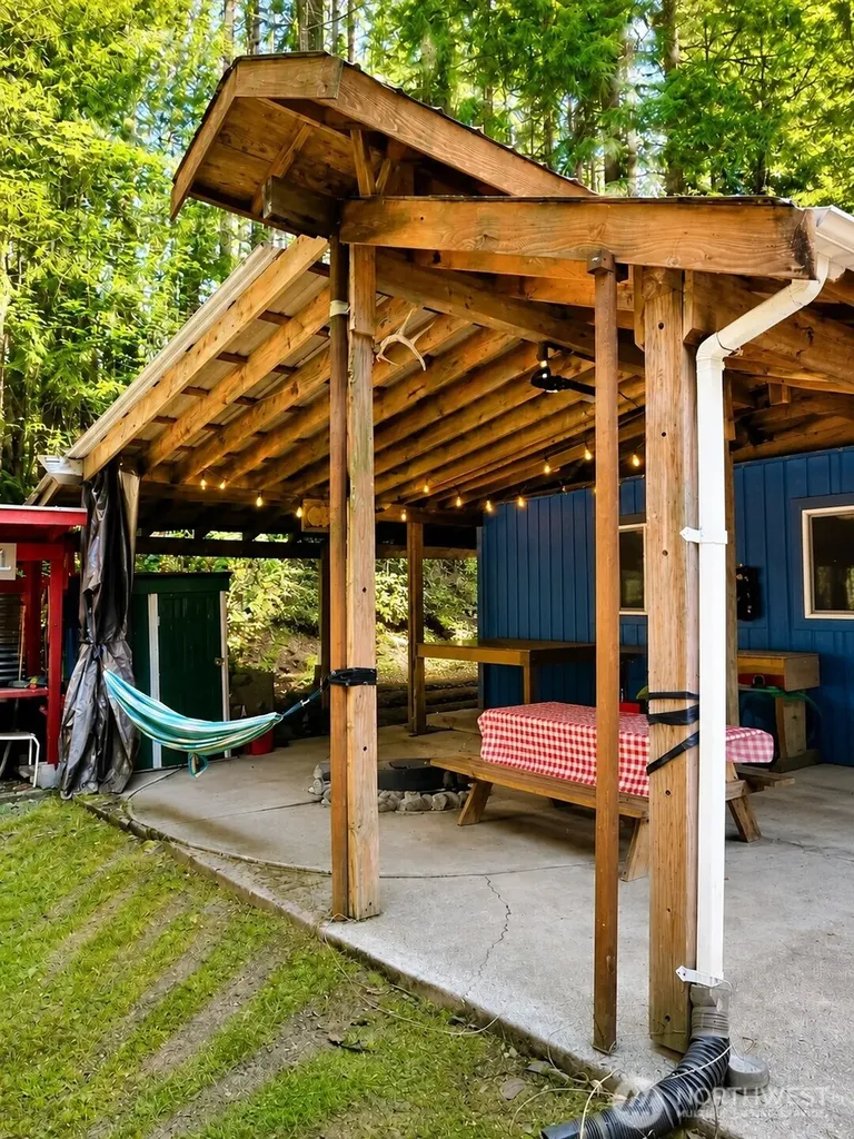 120 N Wynoochee Drive Hoodsport WA 98548
