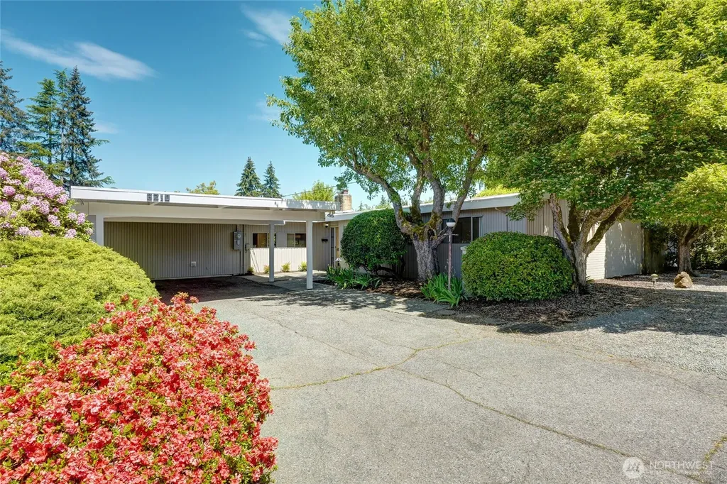 8210 SE 36th Street Mercer Island WA 98040