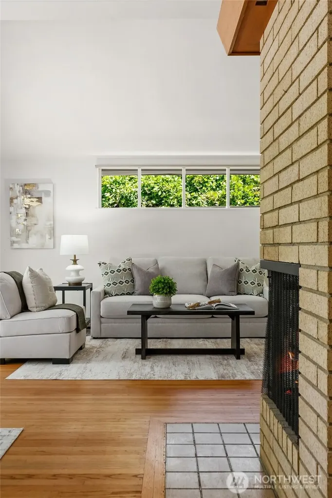 8210 SE 36th Street Mercer Island WA 98040