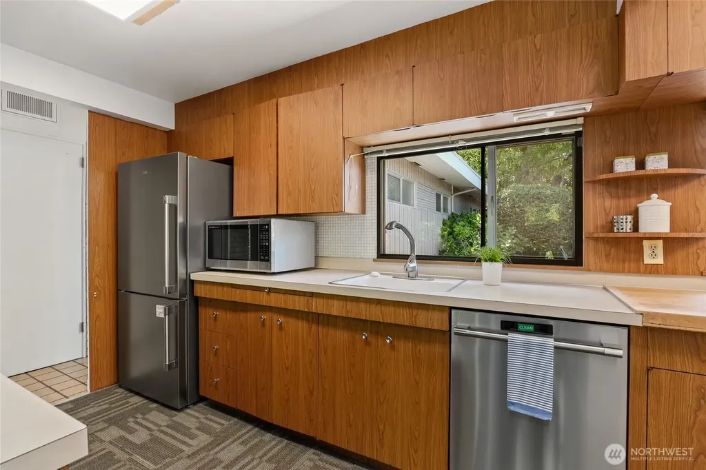 8210 SE 36th Street Mercer Island WA 98040