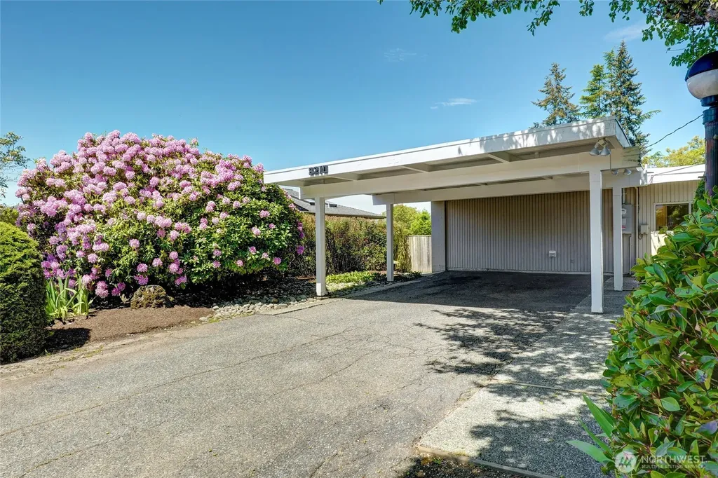 8210 SE 36th Street Mercer Island WA 98040