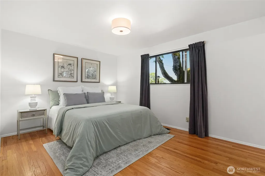 8210 SE 36th Street Mercer Island WA 98040