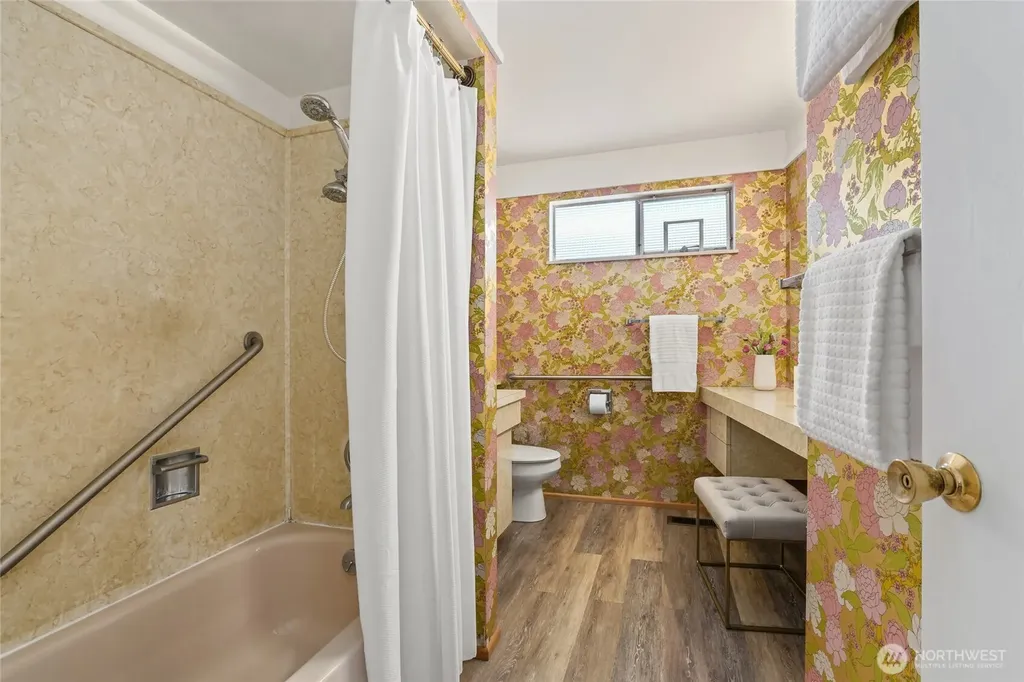 8210 SE 36th Street Mercer Island WA 98040