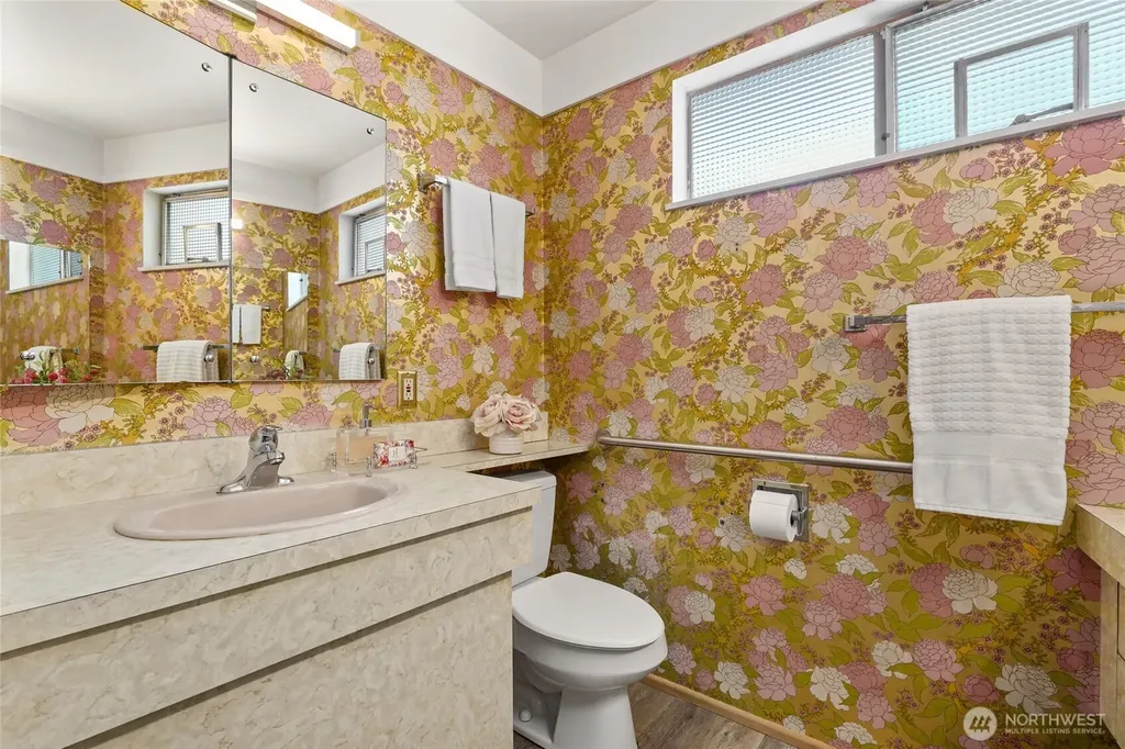 8210 SE 36th Street Mercer Island WA 98040