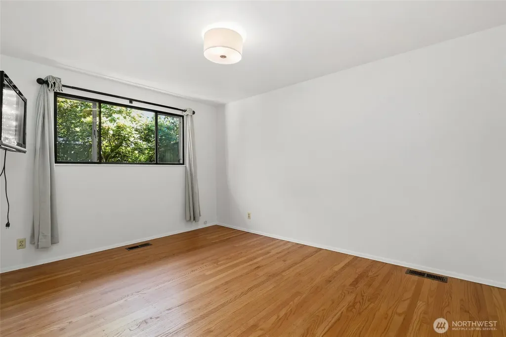 8210 SE 36th Street Mercer Island WA 98040