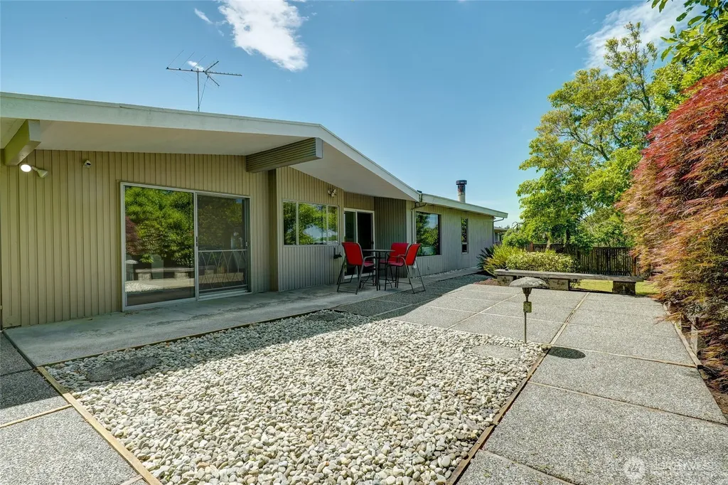 8210 SE 36th Street Mercer Island WA 98040