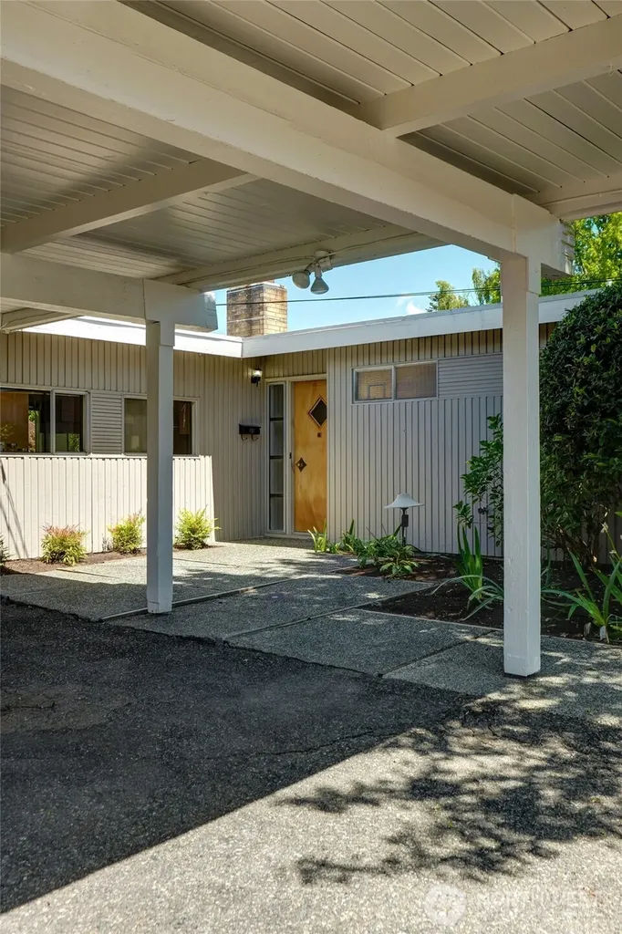 8210 SE 36th Street Mercer Island WA 98040
